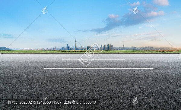 瀝青公路和金融區(qū)建筑