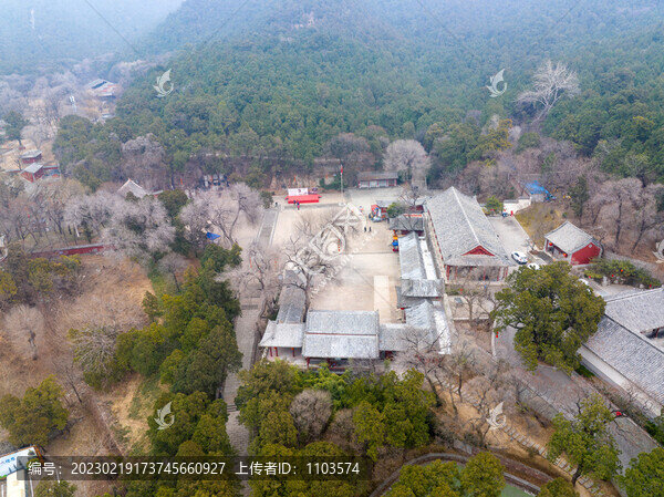 濟南靈巖寺