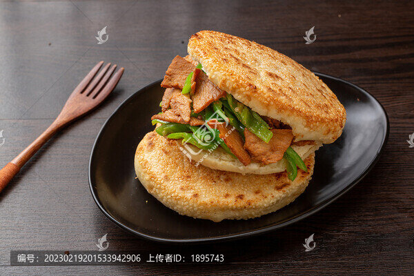 青椒炒肉夾饃