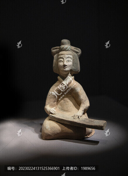 北魏彩繪陶女樂(lè)俑