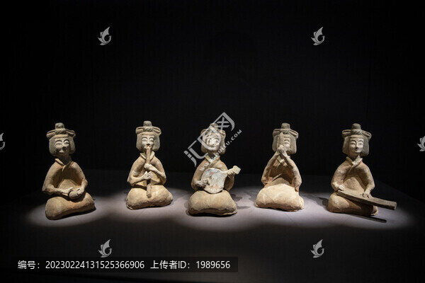 北魏彩繪陶女樂俑