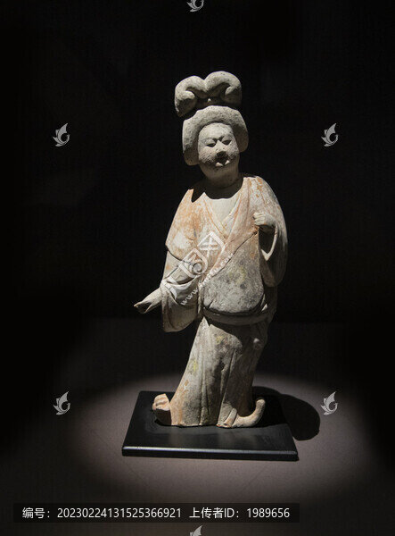 唐代彩繪陶仕女俑