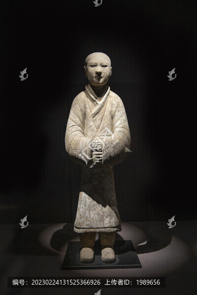 西漢灰陶侍俑