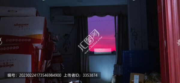 窗外的晚霞
