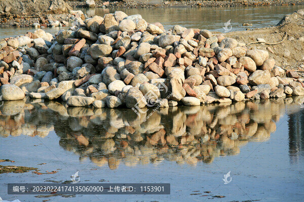 石頭倒影