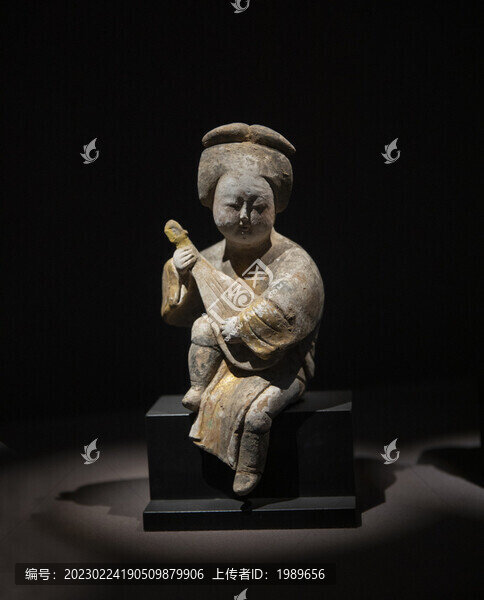 唐代彩繪陶金彩樂(lè)俑