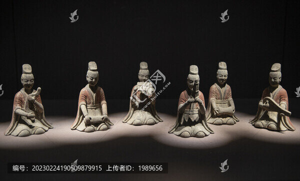 北齊彩繪陶男樂(lè)俑
