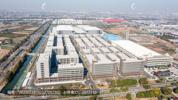 無人機高空拍攝工業(yè)廠區(qū)