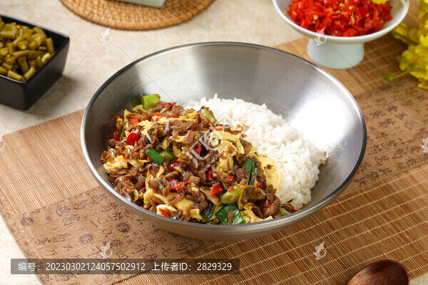 外婆菜炒蛋蓋碼飯