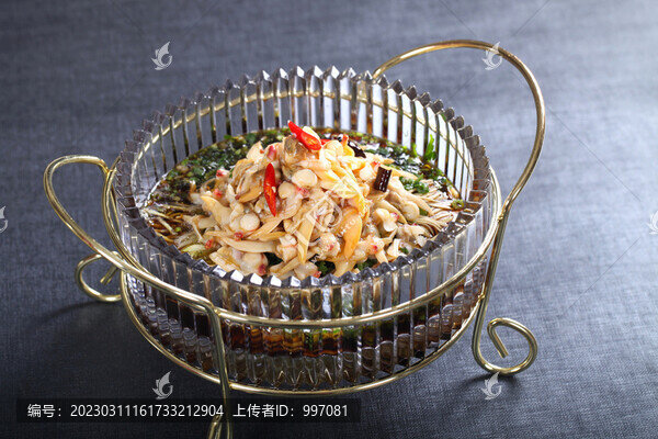 撈拌蜆子肉