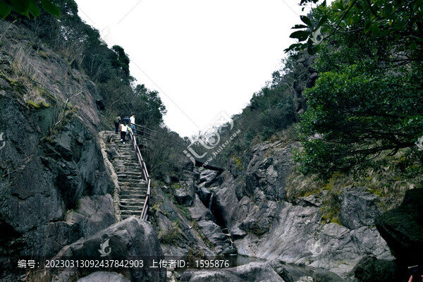 九峰山吊橋