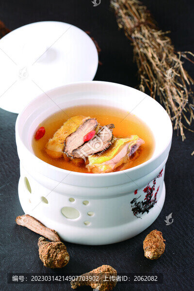 松茸雞湯