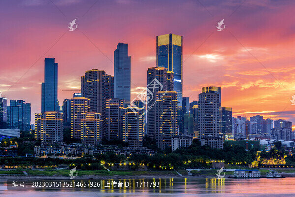 中國重慶江北嘴建筑群日落風(fēng)光