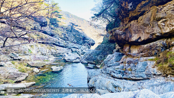 廬山風(fēng)光山澗泉水
