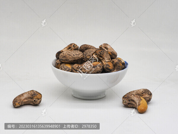 帶皮腰果