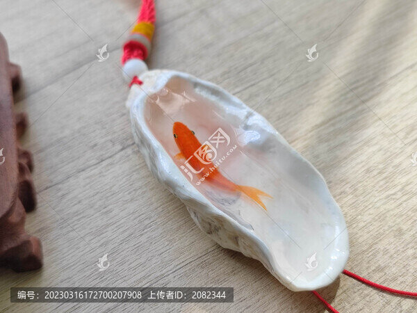 生蠔殼紅錦鯉魚(yú)工藝品把玩件