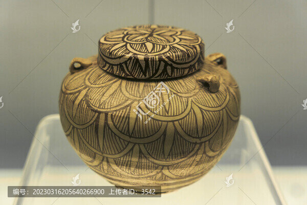 吉州窯白地褐花葉紋蓋罐