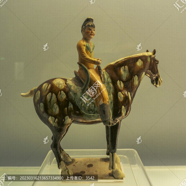 彩色釉陶騎馬男俑