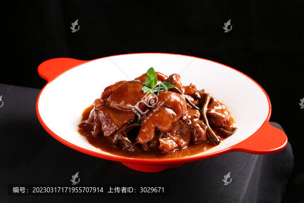 茶樹菇煨肘子