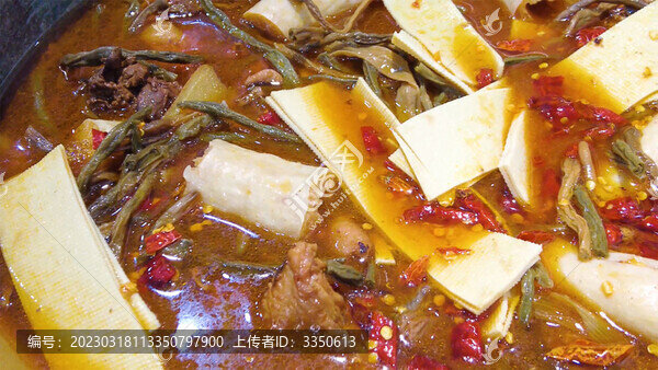 微辣地鍋雞美食千張玉米烤餅