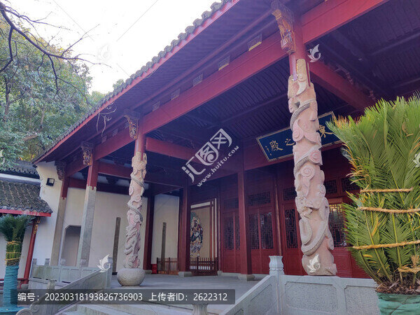 盤龍石柱