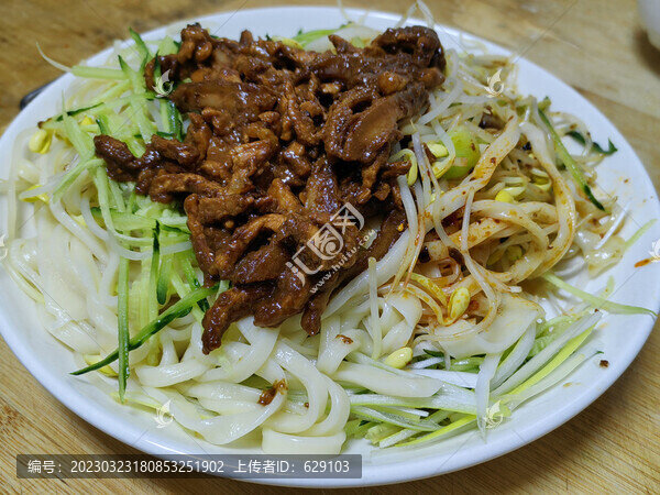 雜醬肉絲拌面
