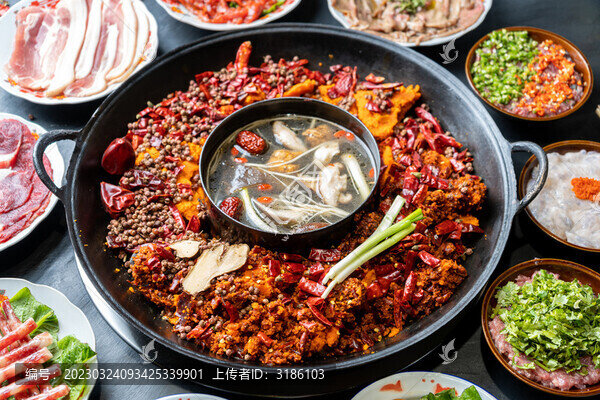 菌湯麻辣鴛鴦鍋