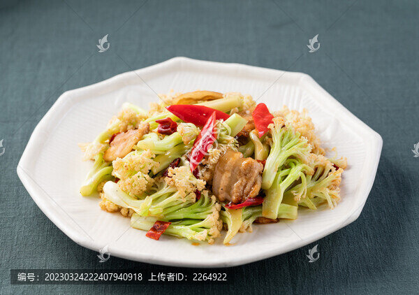 五花肉炒菜花