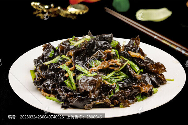 肉絲木耳蒜苗