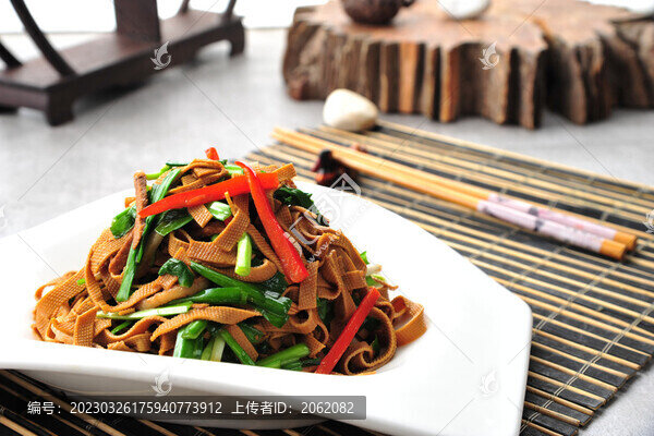 韭香鹵肉炒千張