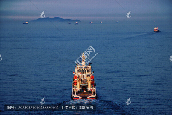 漁船領(lǐng)航捕撈碼頭大海遠航