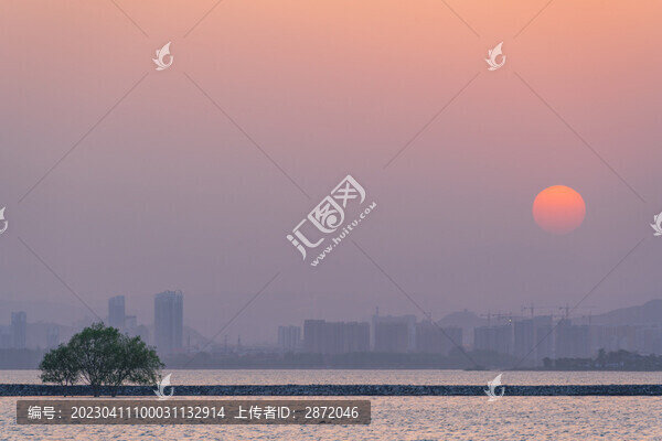 日落溢泉湖
