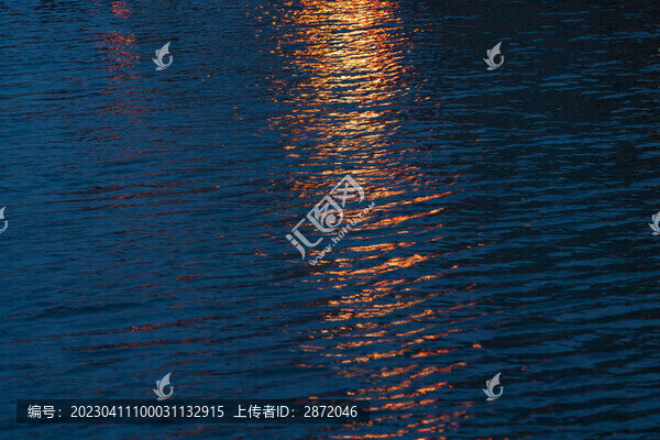 余暉波光粼粼