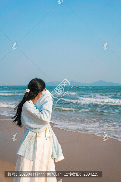 海邊漢服女孩