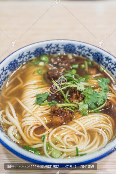 一碗紅燒牛肉面