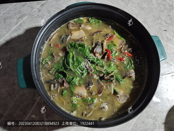 臘肉燉黃鱔火鍋