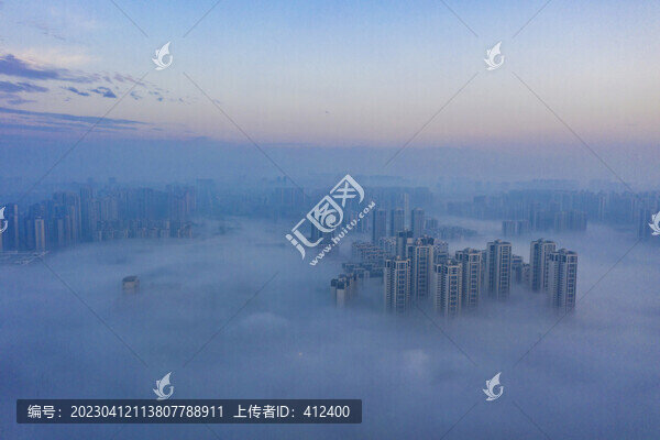 霧中的城市