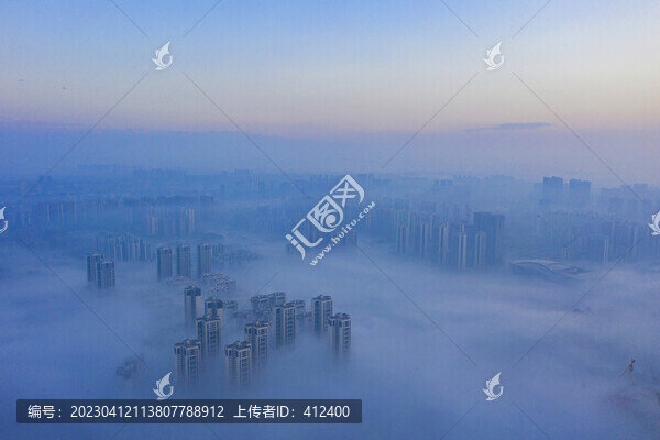 霧中的城市