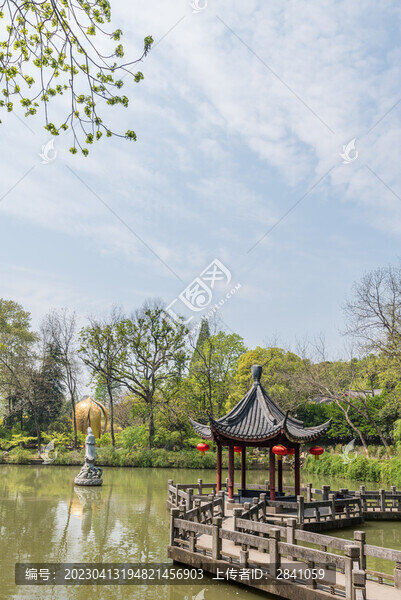 南京棲霞山的明鏡湖風(fēng)光