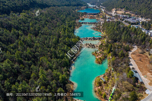 航拍麗江玉龍雪山藍(lán)月谷風(fēng)景區(qū)