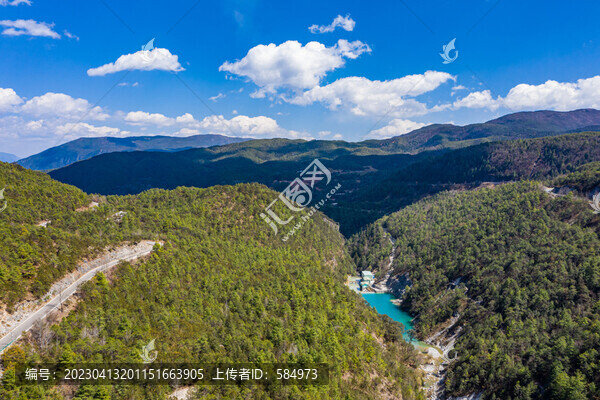 麗江玉龍雪山景區(qū)東麓山坪湖泊