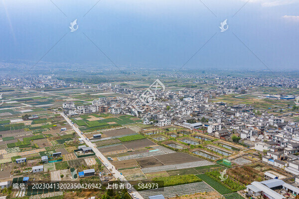 航拍云南大理龍龕村鄉(xiāng)村田園