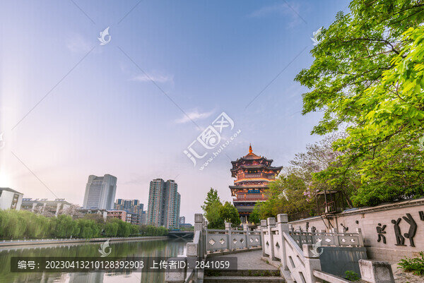 夕陽下的中國江蘇南京賞心亭