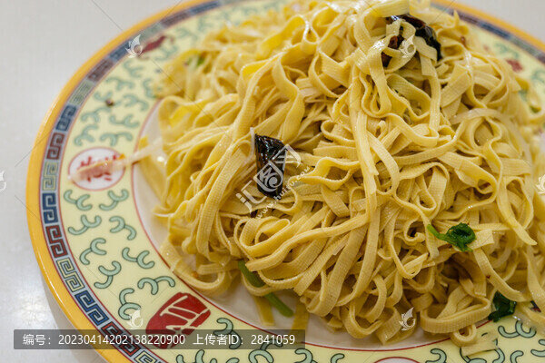 一盤熗拌干豆腐