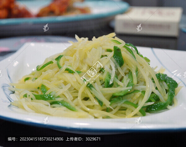 土豆絲炒尖椒