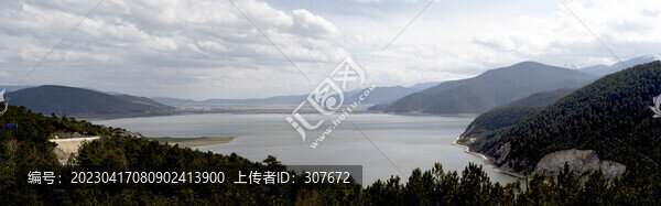 香格里拉納帕海