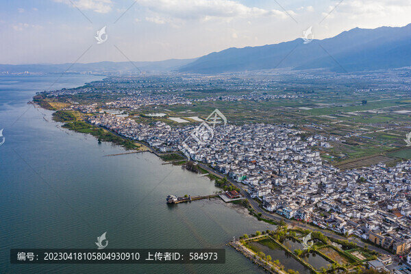 航拍云南大理才村洱海白族村落