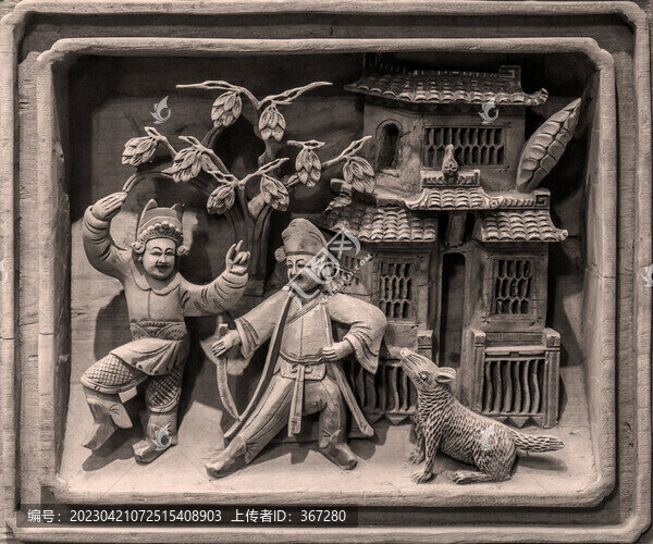 中式古董老家具上的人物木雕