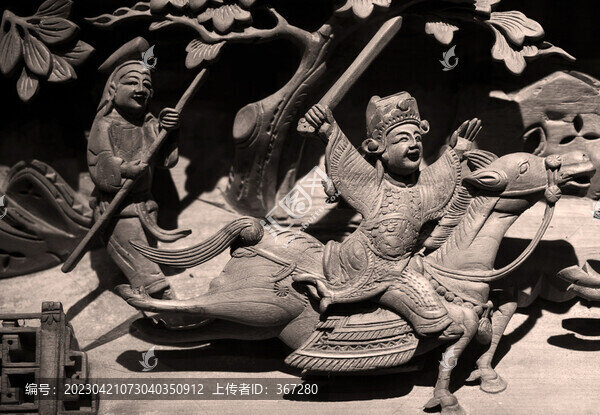 騎馬的古代將領(lǐng)老木雕