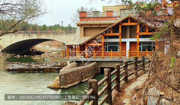 河邊建筑